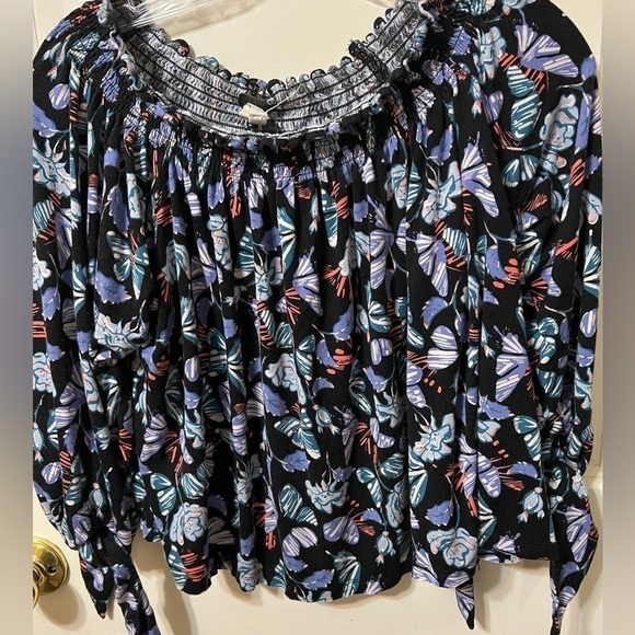 We The Free Tops - ****Donated***^We the Free black and blue floral swing cropped top with 3/4